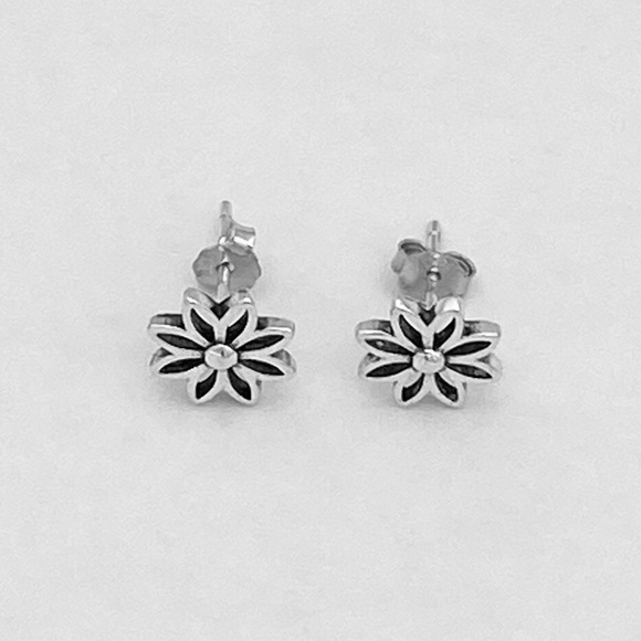 Sterling Silver Daisy Stud Earrings, Flower Earring, Daisies, Floral Earrings - Picture 8 of 9
